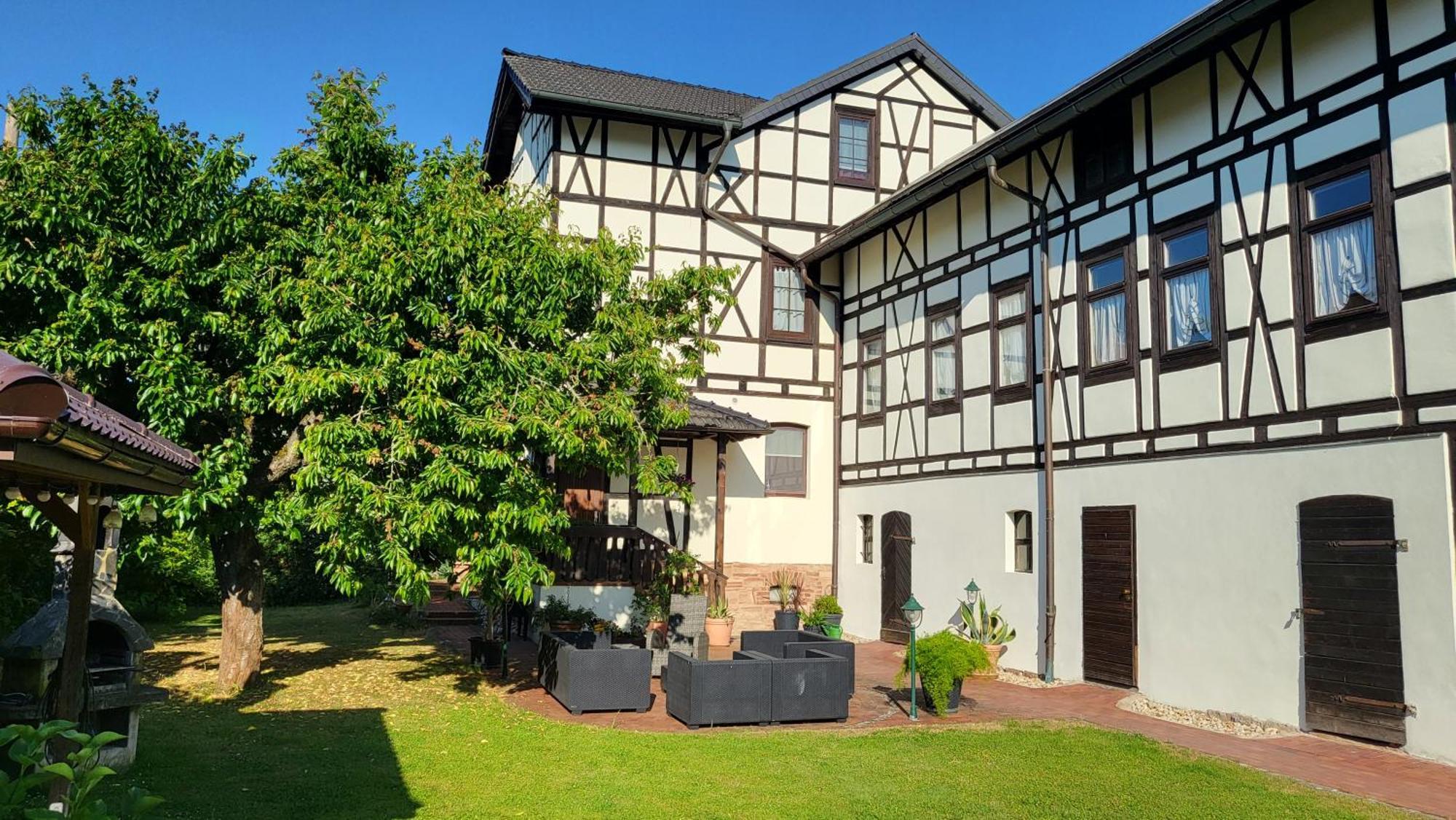 Apartments Am Saalebogen Mit Gartenterrasse, Grillkamin, Freie Parkplaetze Rudolstadt Exterior photo